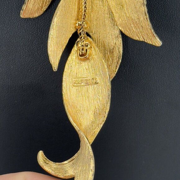 Vintage Napier Gold Tone Articulated Fish Green Rhinestone Eye Pendant - Picture 6 of 16